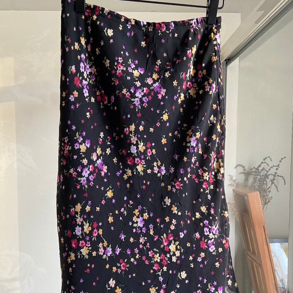 NO APPT NECESSARY floral knee-length slip skirt